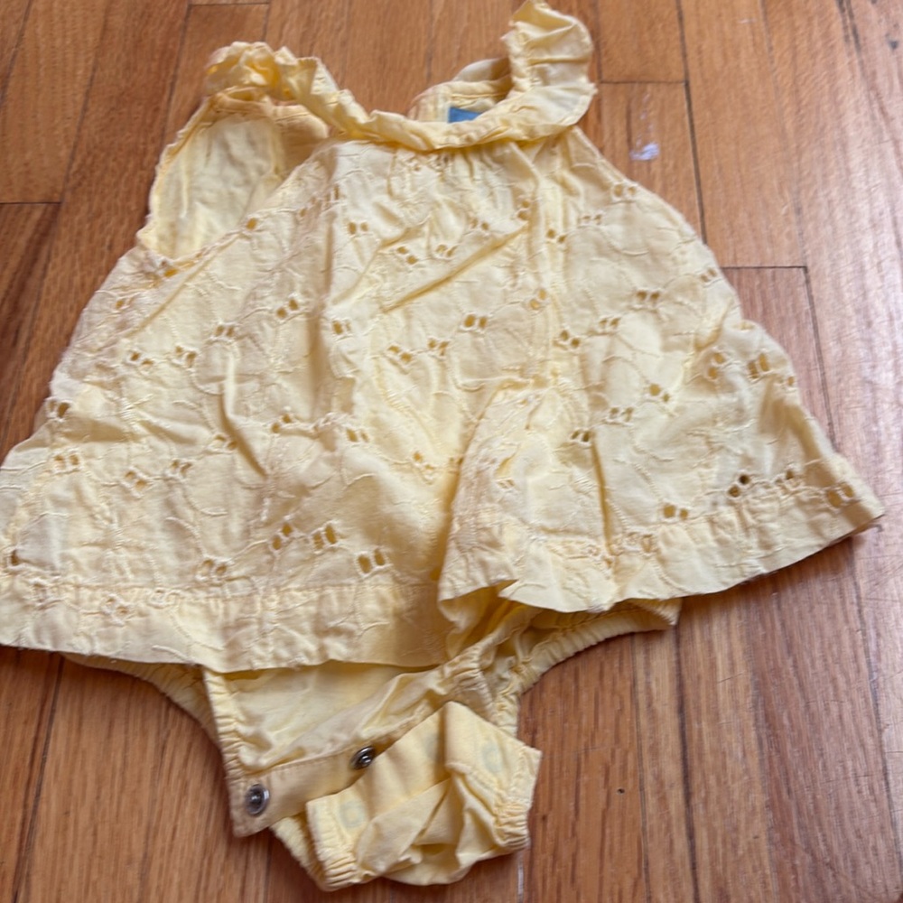 Baby gap pale yellow floral one piece with snaps